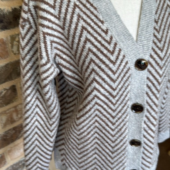 Ann Taylor Petite Gray Brown Herringbone Boyfriend Buttoned Cardigan Sweater XXS - Picture 5 of 12